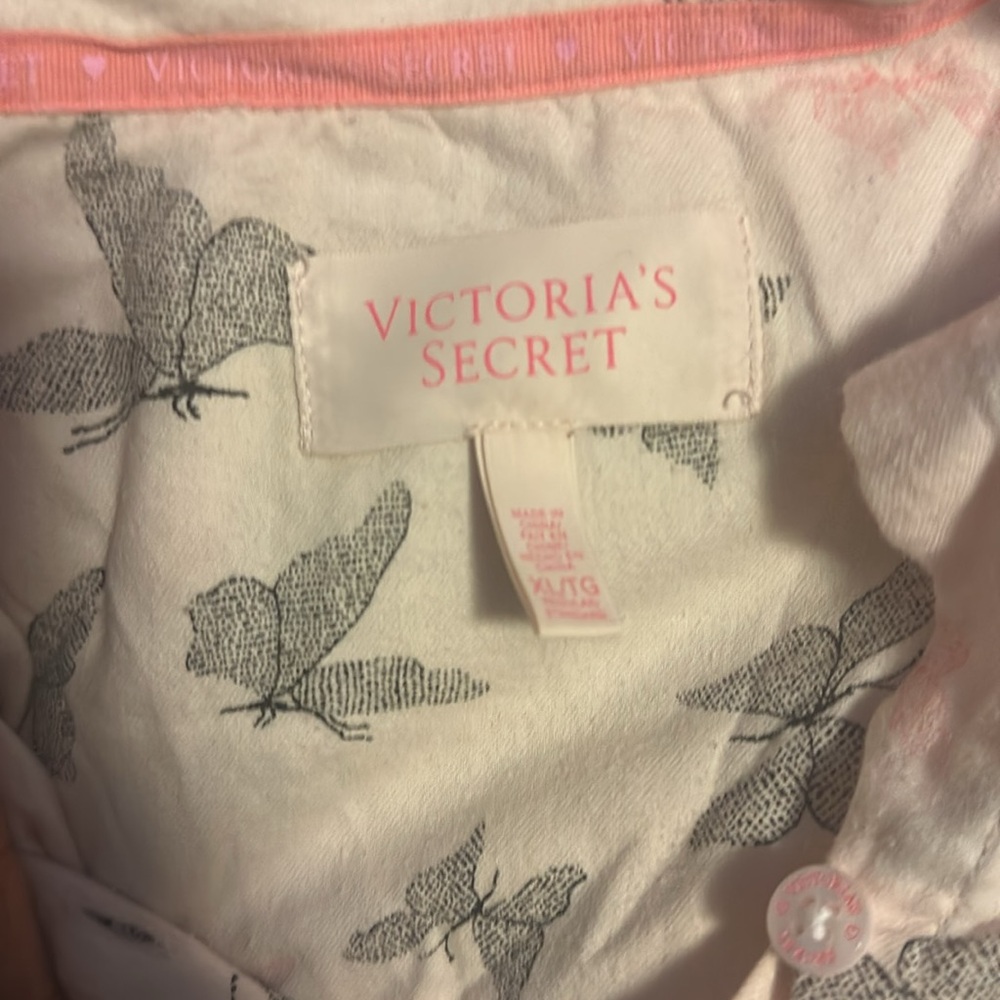 Victoria Secret long sleeve butterfly shirt XL can fit L it’s a rose pink - Picture 3 of 4